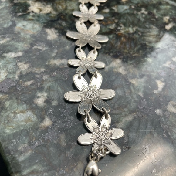 Brighton Bright Daisy Flower Bracelet. With Swarovski Crystals - Picture 1 of 8